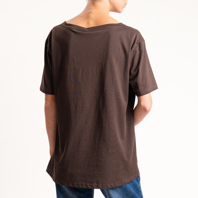 Tensione in- T-shirt over scollo barca - moro