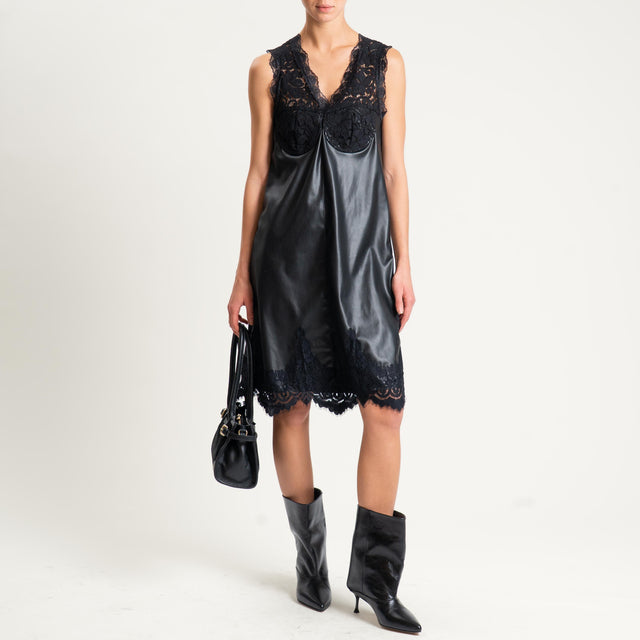Tensione in-Abito similpelle con pizzo - nero