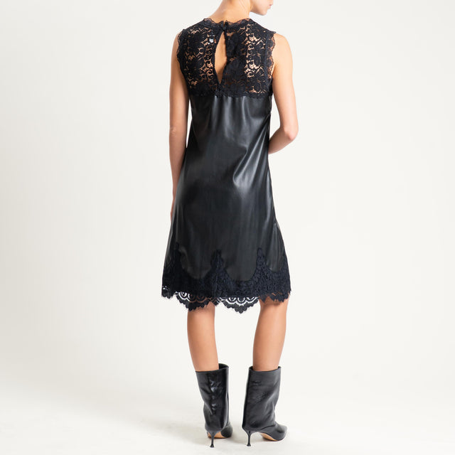 Tensione in-Abito similpelle con pizzo - nero