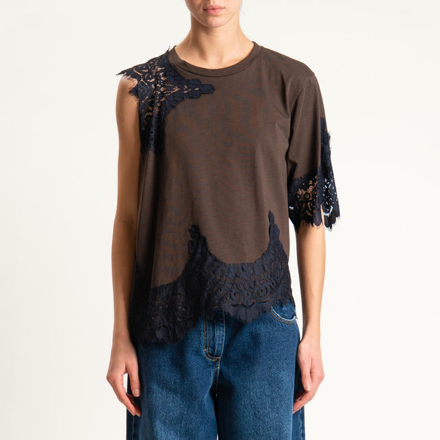 Tensione in-T-shirt asimmetrica con pizzo - moro/nero