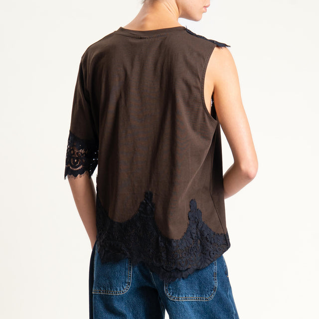 Tensione in-T-shirt asimmetrica con pizzo - moro/nero