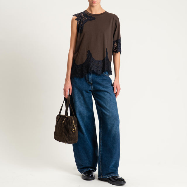 Tensione in-T-shirt asimmetrica con pizzo - moro/nero