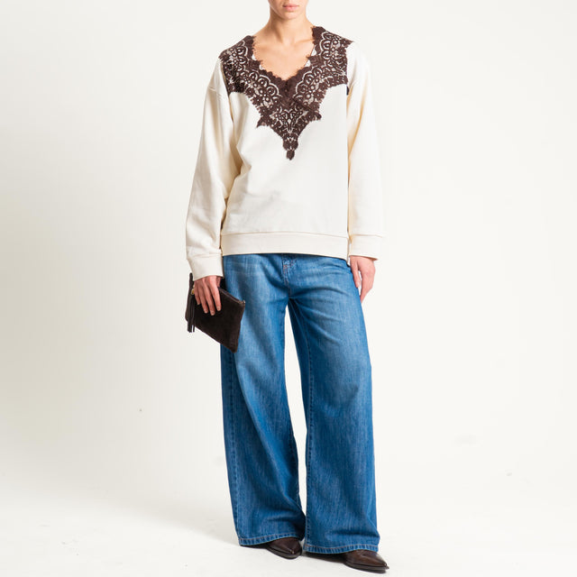 Tensione in-Felpa scollo v con pizzo - crema/moro