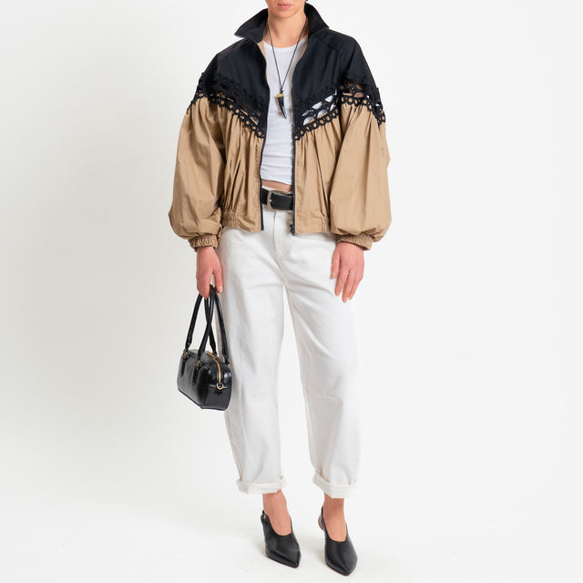 Tensione in-Bomber con macramè - camel/nero