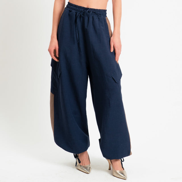Tensione in-Pantalone cargo bicolore misto lino - blu/biscotto