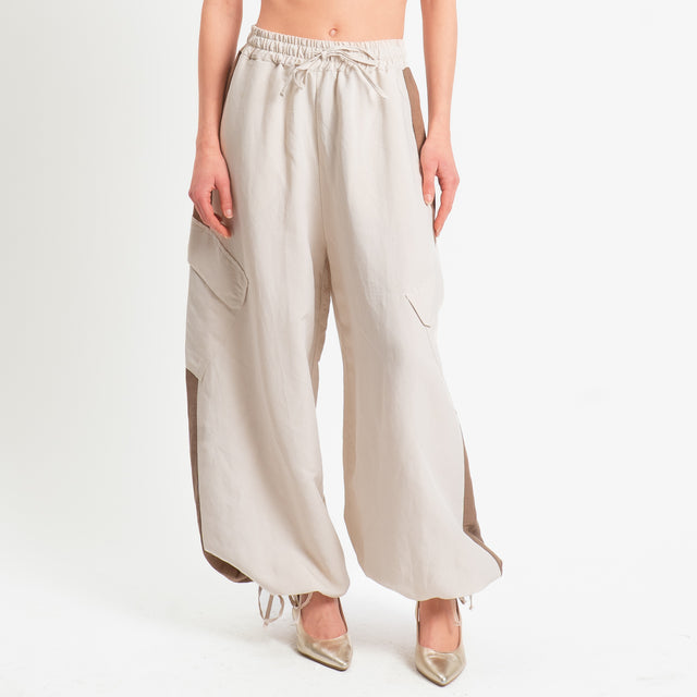 Tensione in-Pantalone cargo bicolore misto lino - gesso/biscotto