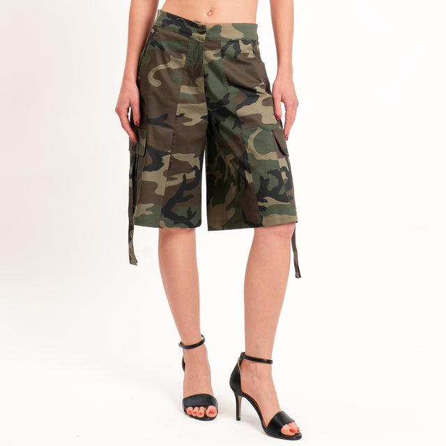 Tensione in-Bermuda cargo camouflage elastico dietro - militare
