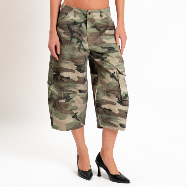 Tensione in-Bermuda cargo camouflage - militare/beige/nero