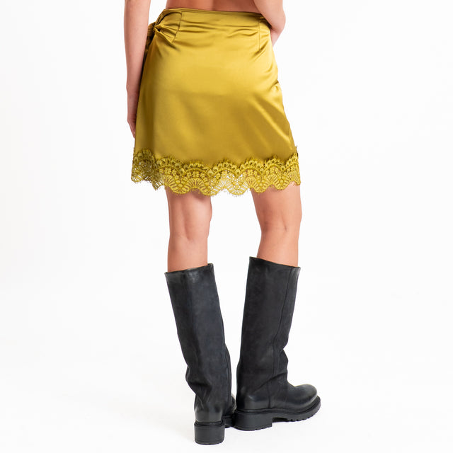 Tensione in-Minigonna satin portafoglio con pizzo - olio