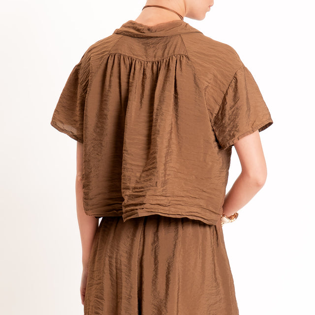 Tensione in-Camicia crop goffrata - tabacco