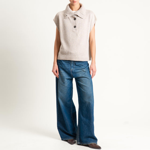 Tensione in-Maglia smanicata collo alto - beige