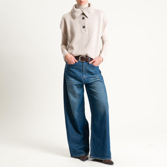 Tensione in-Maglia smanicata collo alto - beige