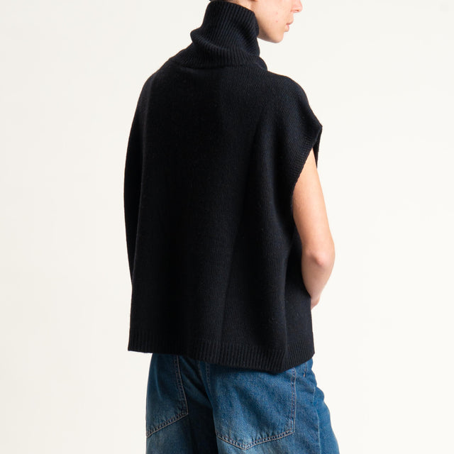 Tensione in-Maglia smanicata collo alto - nero