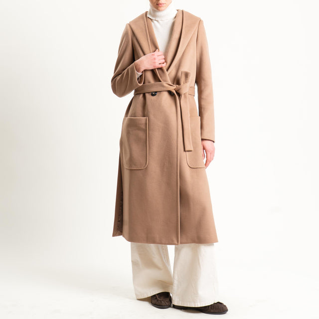 Tensione in-Cappotto doppiopetto con cappuccio - cammello