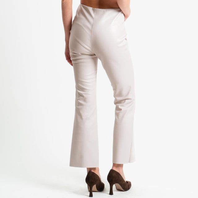 Tensione in-Pantalone similpelle a zampetta - panna