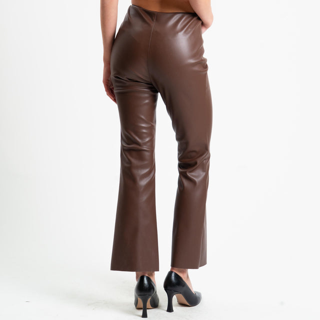 Tensione in-Pantalone similpelle a zampetta - moro