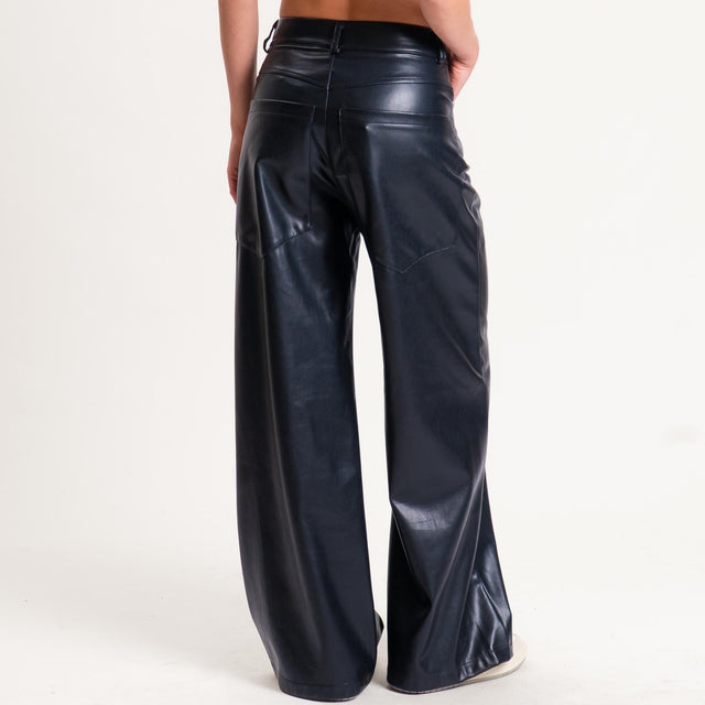Tensione in-Pantalone GIUSI wide leg similpelle - nero