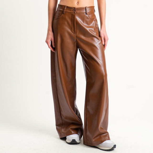 Tensione in-Pantalone GIUSI wide leg similpelle - cuoio