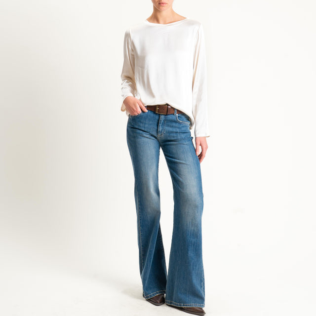 Tensione in-Blusa girocollo in satin elasticizzato - sand