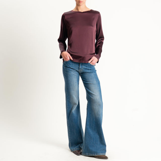 Tensione in-Blusa girocollo in satin elasticizzato - vino