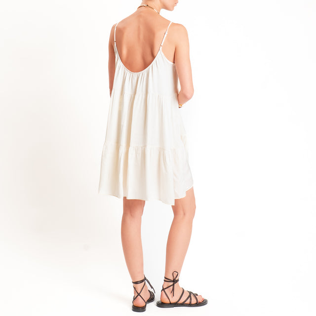 Tensione in-Abito satin con balze bretelle regolabili - burro