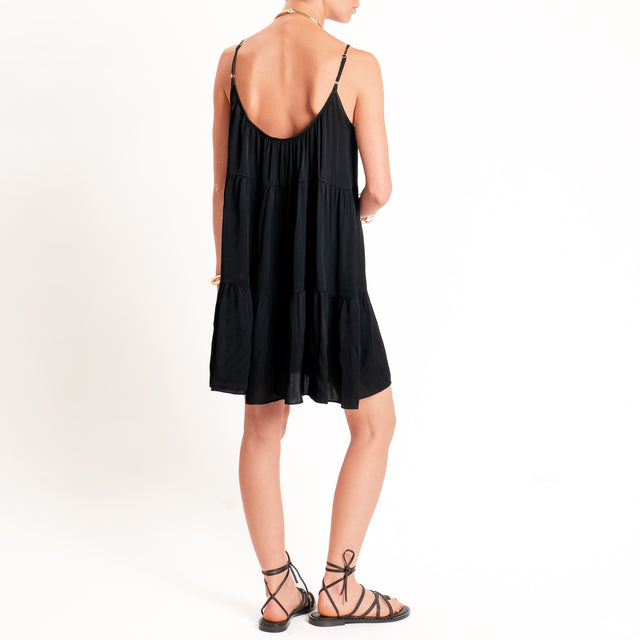 Tensione in-Abito satin con balze bretelle regolabili - nero
