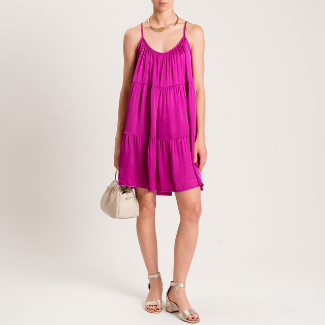Vestido de satén con volantes y tirantes ajustables - magenta