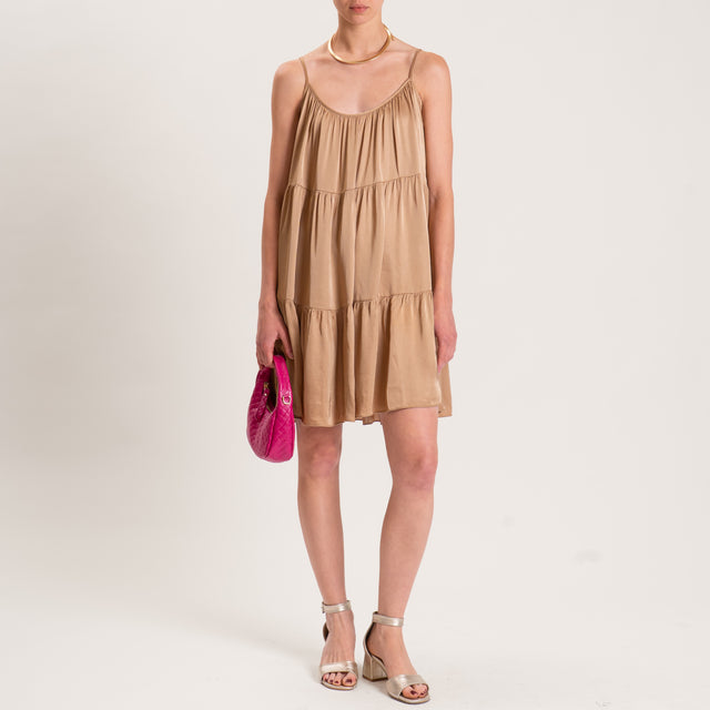 Tensione in-Abito satin con balze bretelle regolab - desert