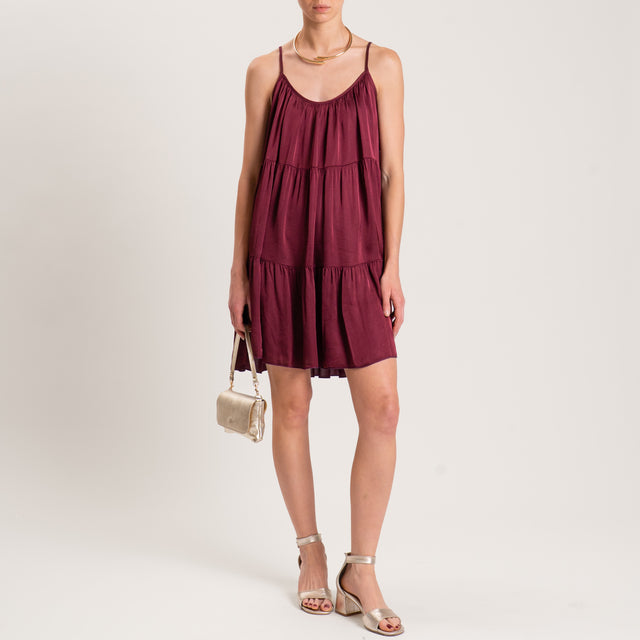 Vestido de satén con volantes y tirantes ajustables - color vino