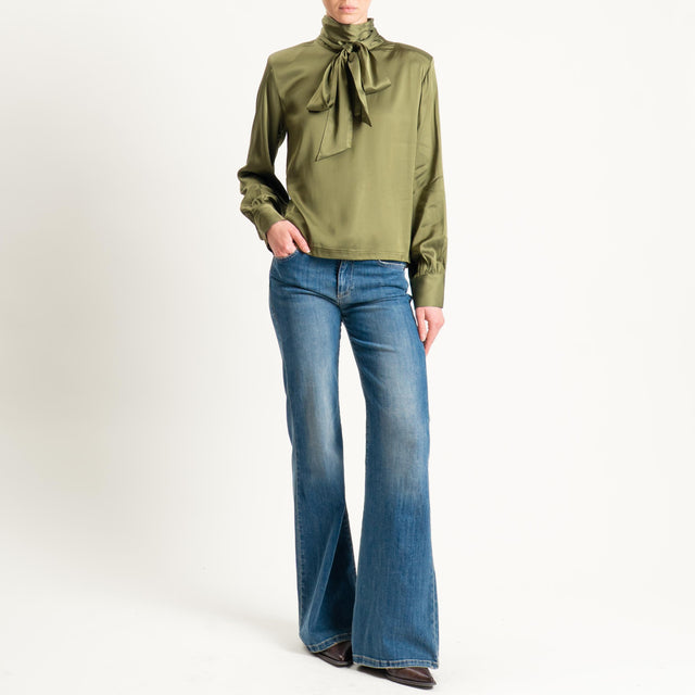 Tensione in-Blusa satin con spalline - militare