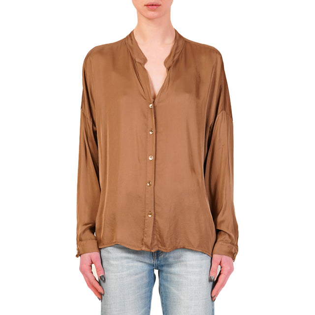 Tensione in-Camicia satin bottoni dorati - mandorla