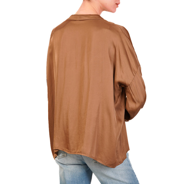 Tensione in-Camicia satin bottoni dorati - mandorla