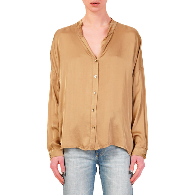 Tensione in-Camicia satin bottoni dorati - sabbia