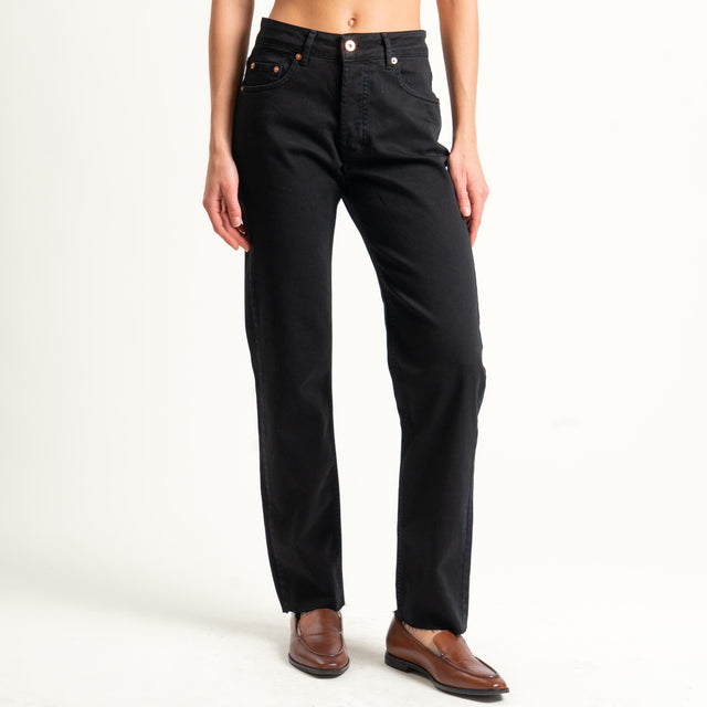 Tensione in-Jeans 5 tasche taglio vivo - nero