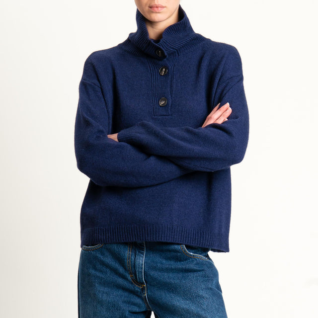 Tensione in-Maglia collo alto con bottoni misto cashmere - blu
