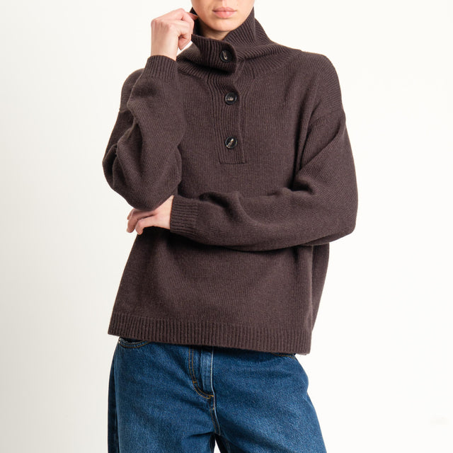 Tensione in-Maglia collo alto con bottoni misto cashmere - marrone