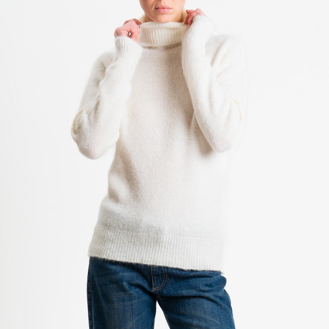 Tensione in-Maglia mohair collo alto - panna