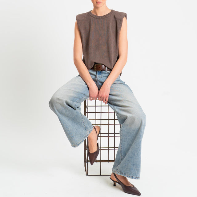 Tensione in-Maglia smanicata con spalline - moro