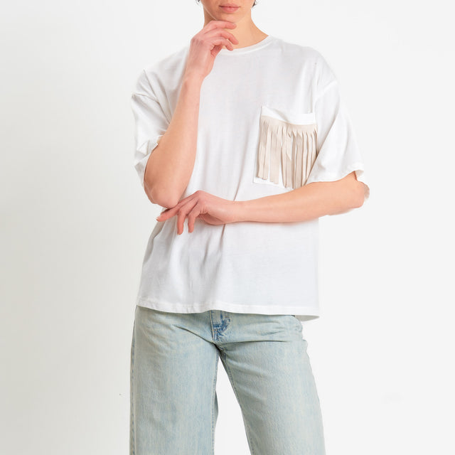 Tensione in-T-shirt con tasca frange similpelle - bianco/beige