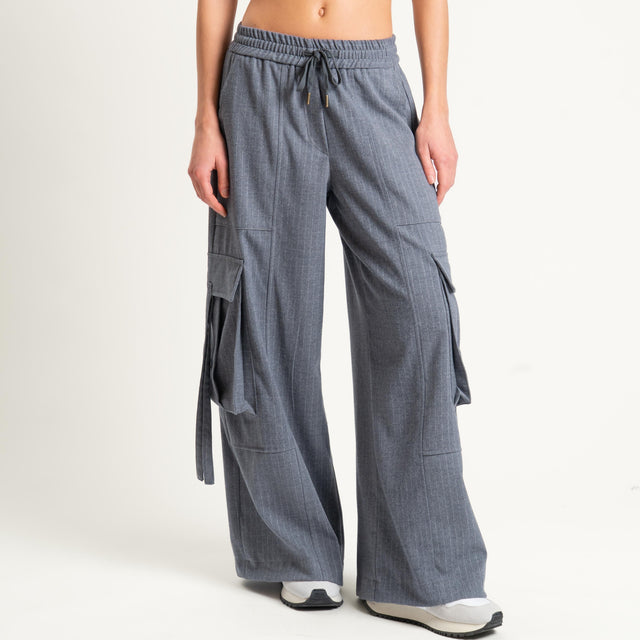 Tensione in- Pantalone cargo gessato - grigio