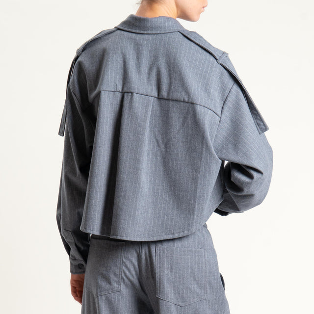 Tensione in- Camicia gessata crop - grigio