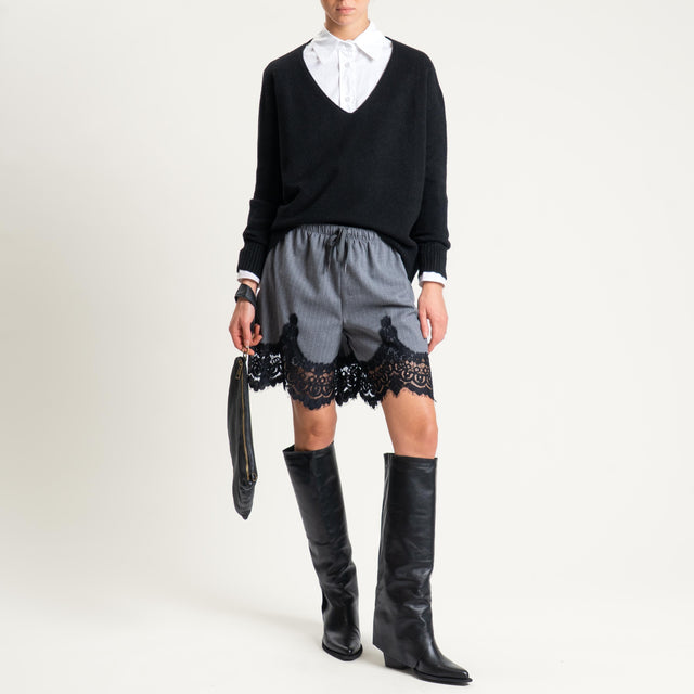 Tensione in- Shorts gessato con pizzo - grigio
