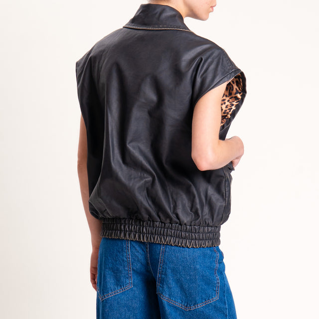 Tensione in-Gilet similpelle con applicizioni - nero