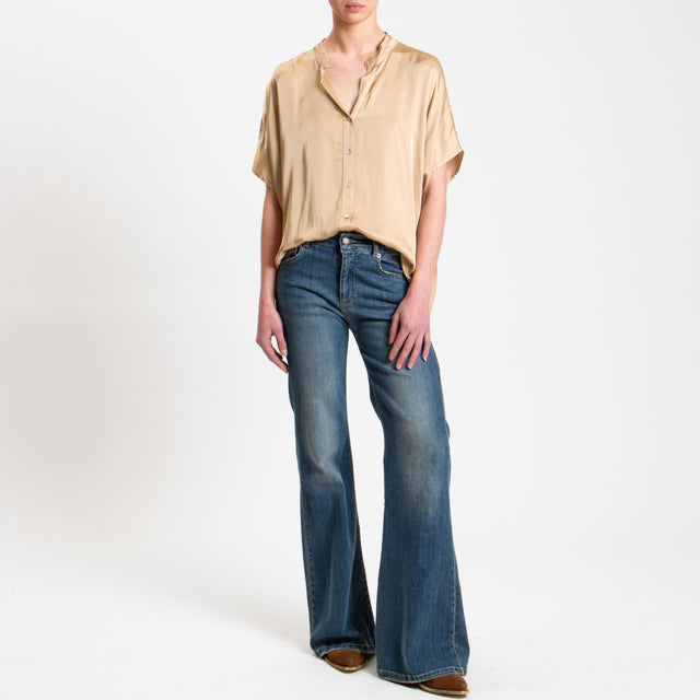 Tensione in-Camicia satin manica scesa - biscotto