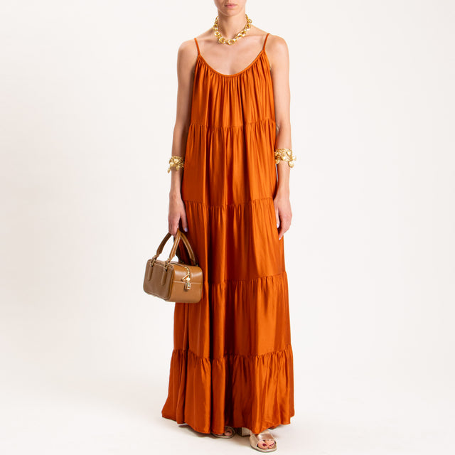 Tensione in-Abito satin con balze bretelle regolabili - rust