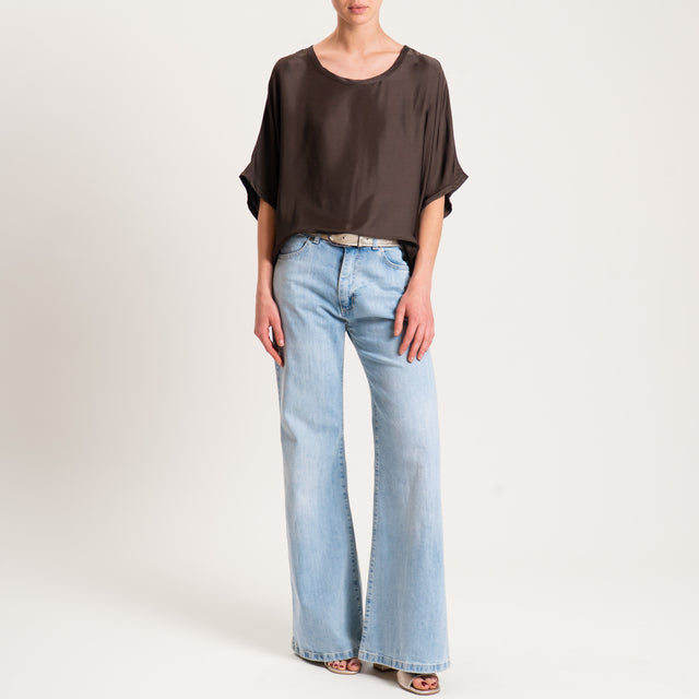 Tension in-Blusa de satén con mangas caídas - café