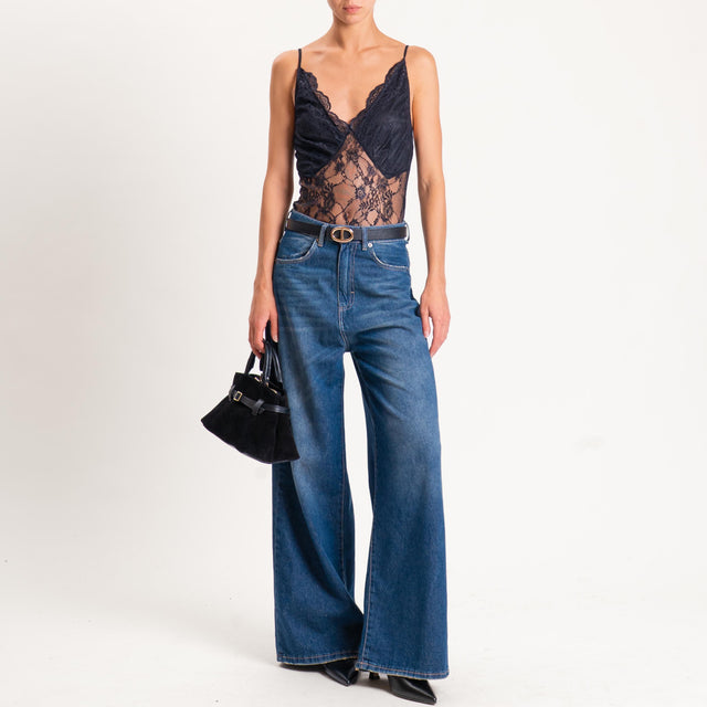 Tensione in-Body in pizzo bretelle regolabili - nero