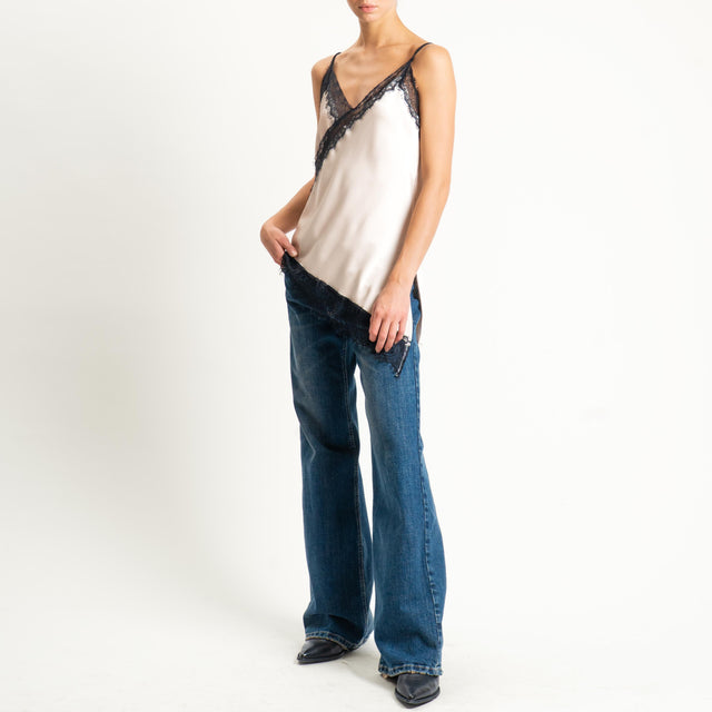 Tensione in- Top satin asimmetrico con pizzo - burro