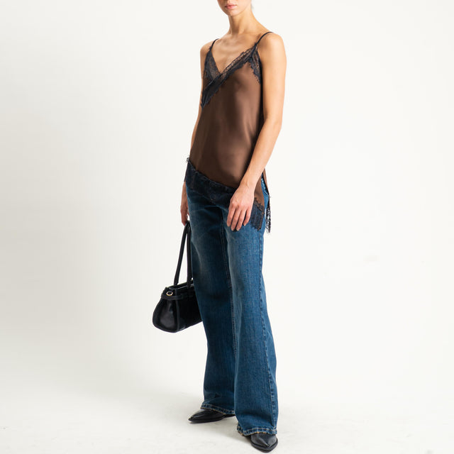 Tensione in- Top satin asimmetrico con pizzo - moro