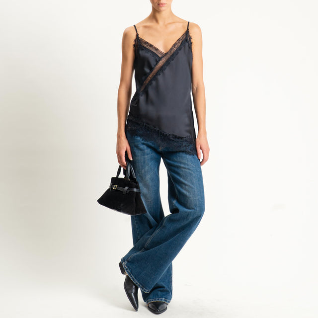 Tensione in- Top satin asimmetrico con pizzo - Nero